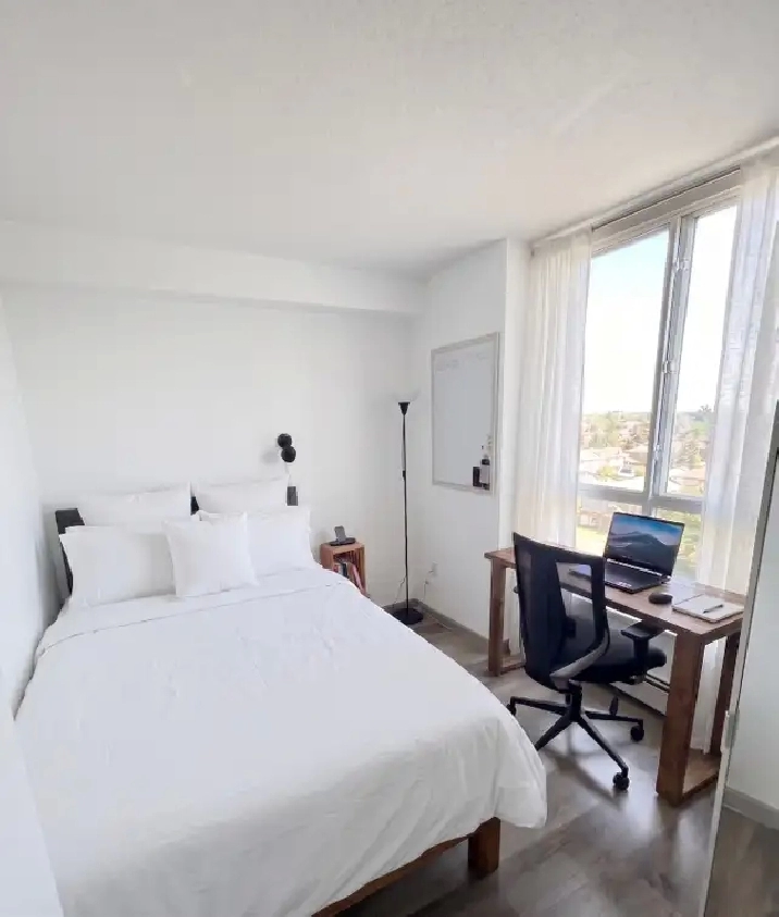Fully Furnished Private Room Downtown Vancouver - Move-In Ready!