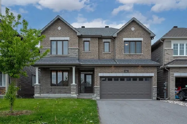 Spacious 4-Bedroom Family Home in Orléans , Double Garage