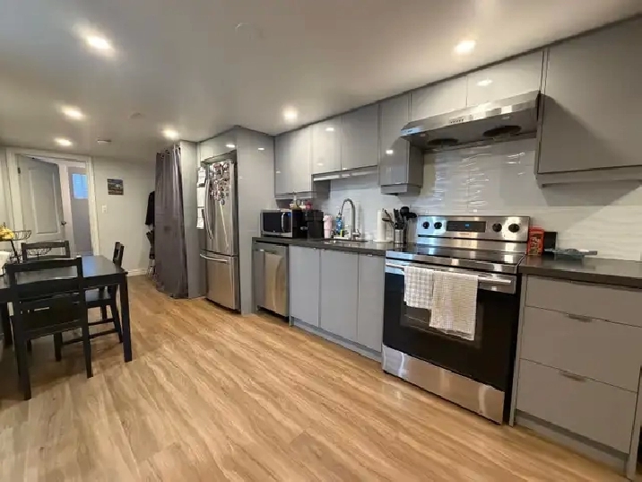 1 bdrm Queen & Souraren