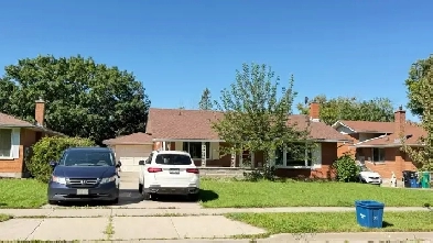 Spacious 3-Bedroom   Den Unit in Waterloo | Backyard | 2 Parking