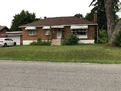 Algonquin College- House to rent for student group