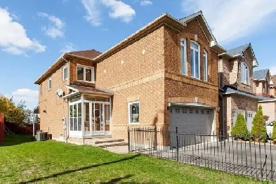 Large Basement Suite with 1 Bedroom   Den, 1 Bathroom -Heartland