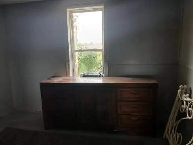 BIG ROOM FOR RENT AVAIL IMMEDIATELY $700 INCLUSIVE 365-833-7870