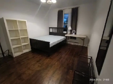 Big room for rent, Close metro Monk, All included. Female only.