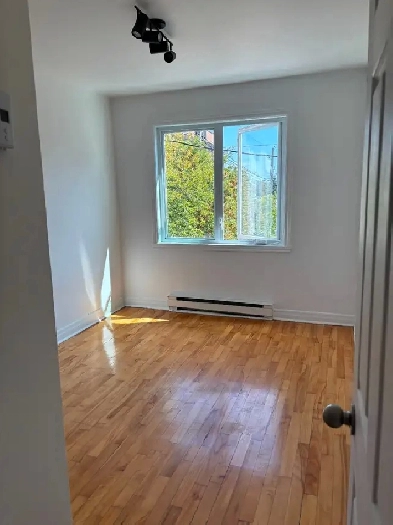 Montréal Hochelaga-Maisonneuve2½ à louer avec 1 chambre fermée