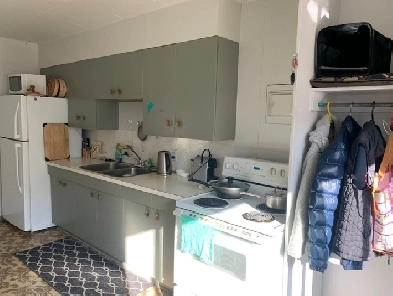 For Rent two Bedroom One Bathroom 2nd floor Suite $1600