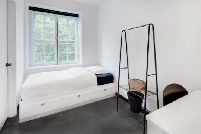 Westmount residence. Utilities included. 5 mins to Mcgill.