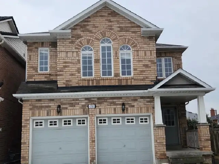 Detached 5 Bedrom  3 room House Prime Location (Mavis&Eglinton)