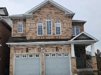 Detached 5 Bedrom  3 room House Prime Location (Mavis&Eglinton)