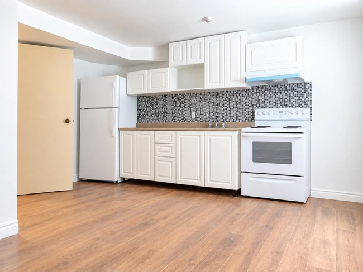 Studio Apartment for Rent – Next to  Plamondon Metro
