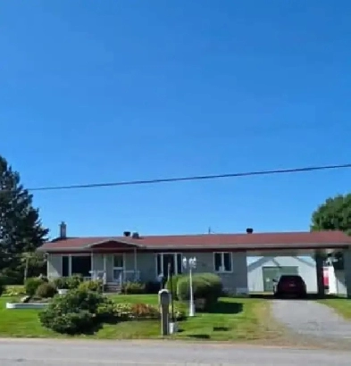 Maison de campagne avec terre à bois et chalet, etc à vendre