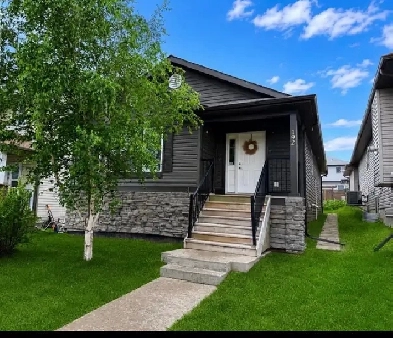 Bungalow with basement in Eagle Ridge