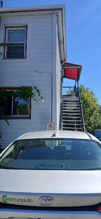 Vieux-Longueuil : 4 et demi à l'étage avec terrasse sur toit, fr