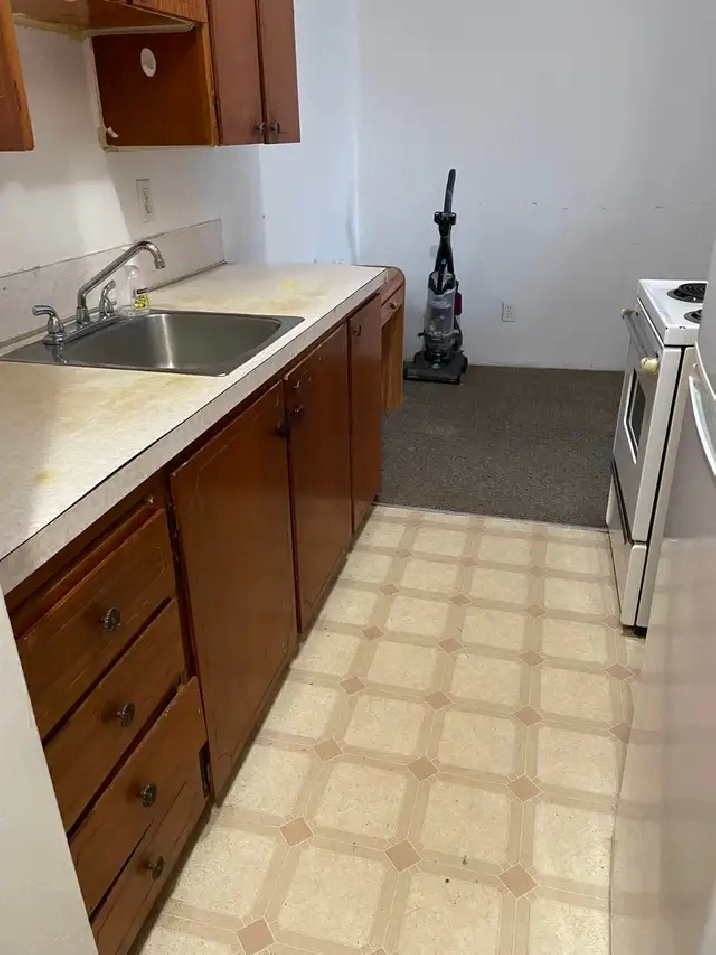 1 BHK Convenient Location in Metrotown