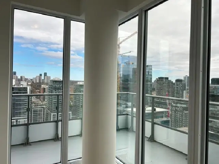 New Downtown Toronto Condo–Private Bed– Utilities/ Wifi Included