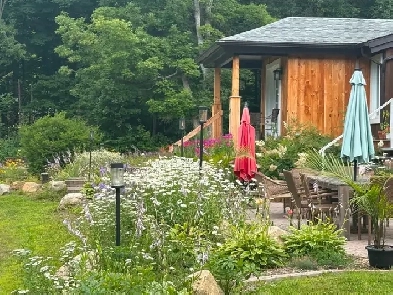 PETIT DOMAINE PRIVÉ À SAINTE-ADÈLE — 3 BÂTIMENTS — 749 000 $