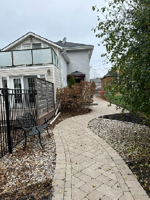 STUNNING MAIN FLOOR 2 BDRM IN OLD EAST HILL!