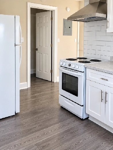 Flexible 1-Bedroom   Den / 2-Bedroom Apartment at 232 Van Horne