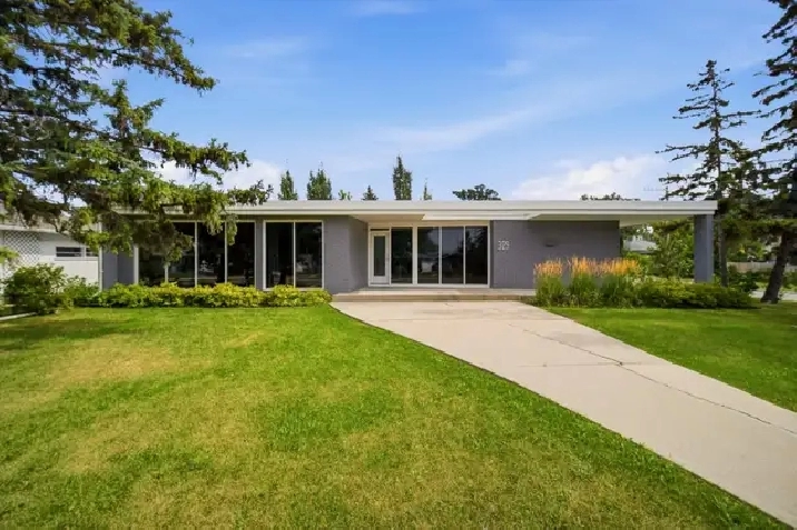 FOR SALE: Timeless 5 Bedroom Bungalow Design in Silver Heights