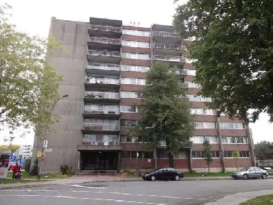 3 1/2  À VILLE SAINT-LAURENT  DISPONIBLE MAINTENANT