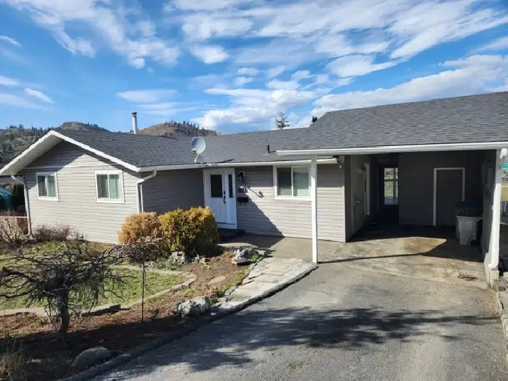 824 Glenesk Pl-basement suite
