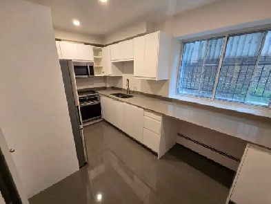 4 1/2 (Rénové) Cote Des Neiges- PRET DE TOUT!
