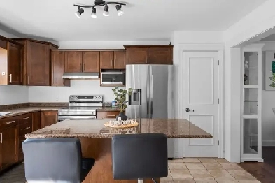 3 Bedroom 2 Bath house Fully Furnished, Oct 1st