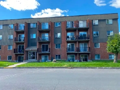 UN 3½ POUR 1 OCTOBRE AU 810 CONTENT AU 2ièm ÉTAGE UN 32 LOGEMENT