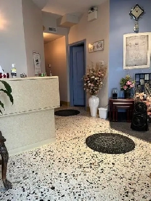 PROFESSIONAL MASSAGE THERAPY SALON - FOR SALE  IN MONTREAL