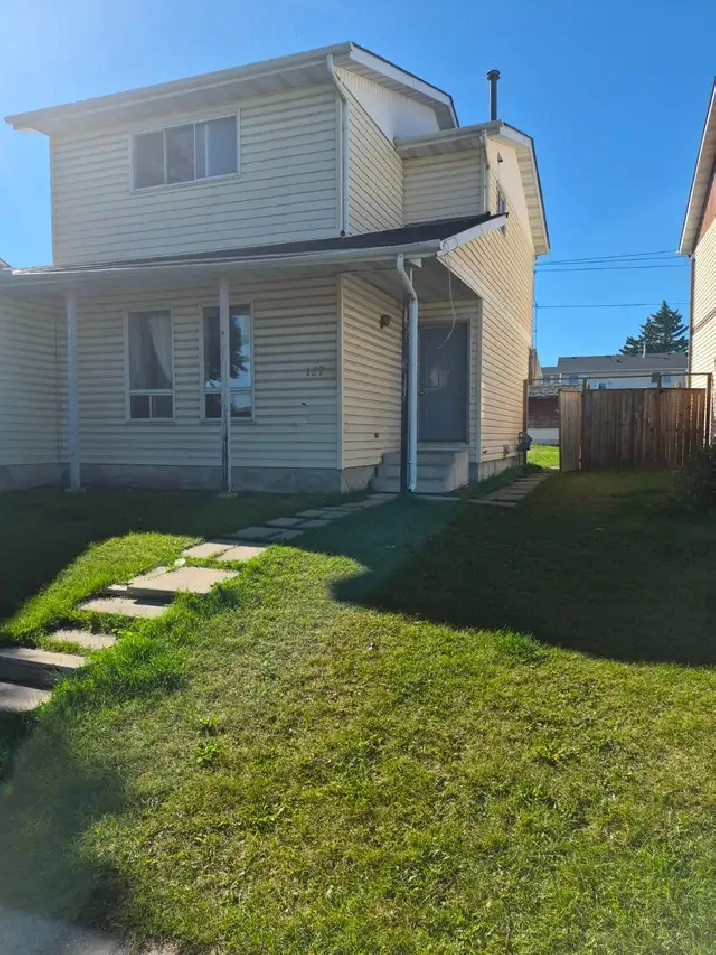 Falconridge 2 storey3 bedrooms 1.5 baths finished $1600