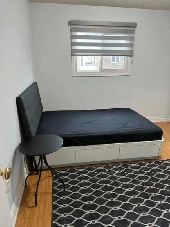 Richmond Hill Room for Rent - $850/month