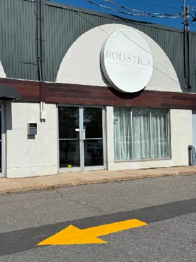 Local commercial 1500 pi.ca à louer