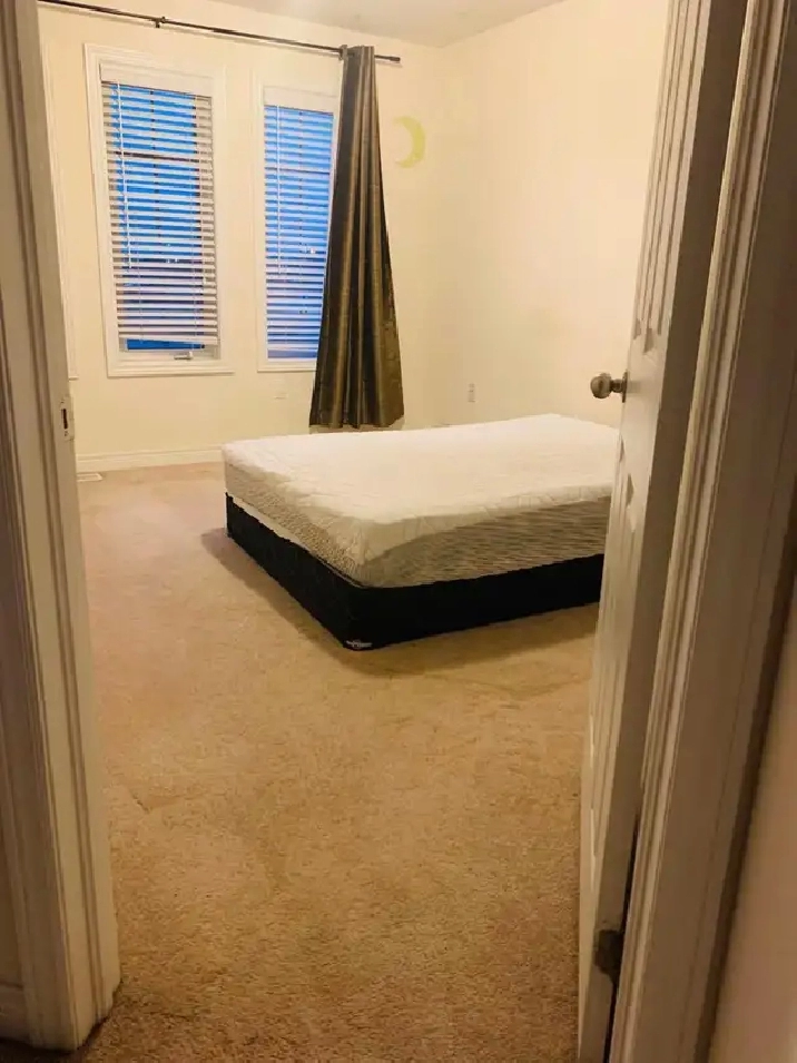 Milton - Short Term Room Rent - MALE ONLY - AVAILABLE NOW
