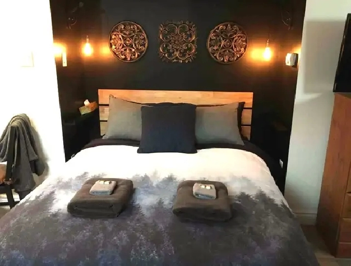 Well-finished, cozy, furnished bachelor, all utilities