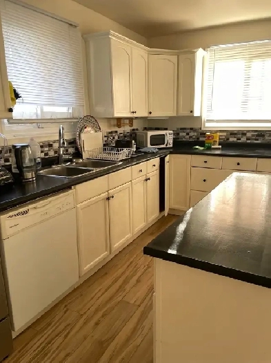 Bright Furnished Room - Female Student/Professional $875