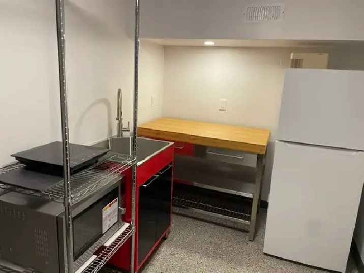 Bachelor Basement Apartment $1350 Lansdowne Station