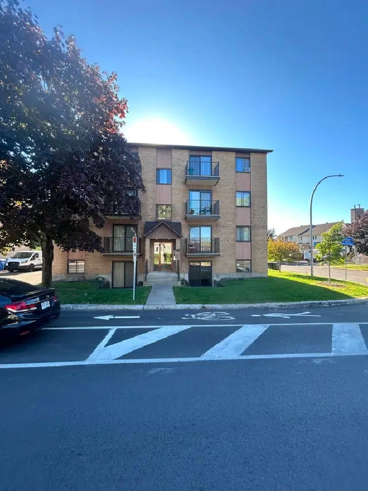 superbe 4 1/2  tout rénové , comme un condo .