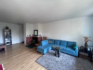 5 1/2 à Ste-Foy rue Namur Piscine intérieure pour 1er Nov.