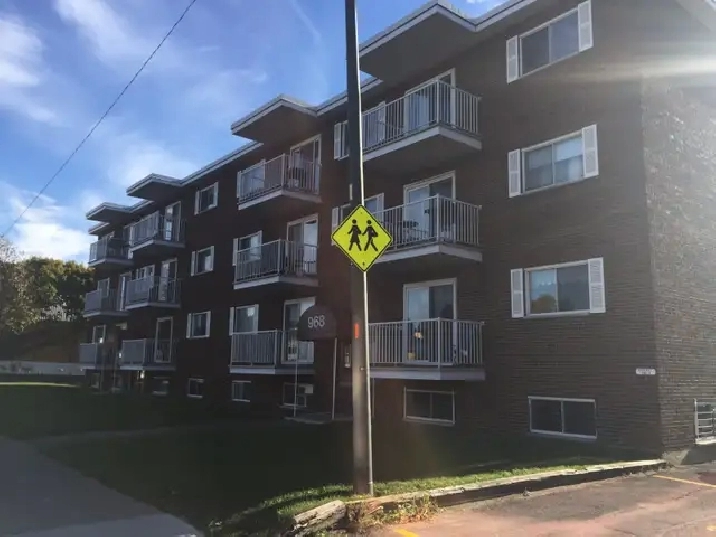 1 1/2 à Ste-Foy Près de tous les services libre dès maintenant