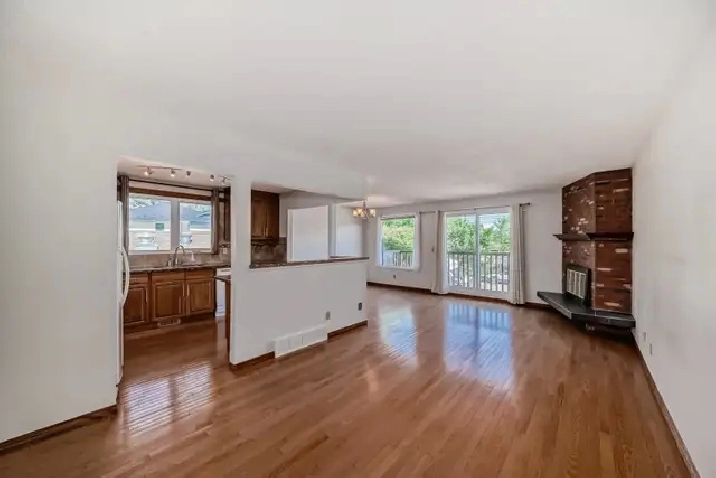 $1950/mo 2 Bedroom Main Floor Suite