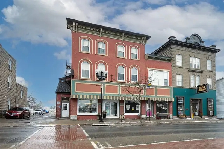 Bright, Open-Concept 1-Bedroom Apartment in Central Kemptville