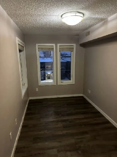 VACANT 2 BR  Condo $ 1395 Rapid Bus Serv Cl to Schools &LRT