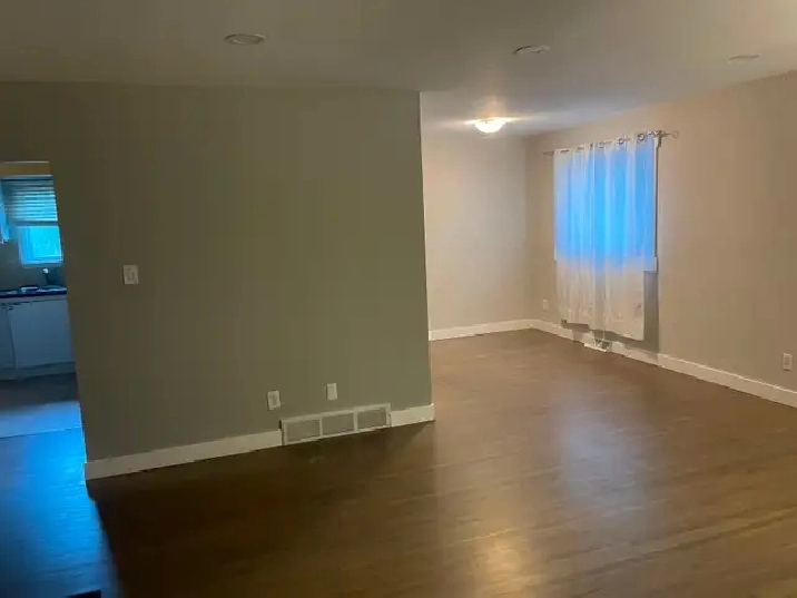 House (Main Level) Rental in Fairview SE Calgary (3 bedroom)