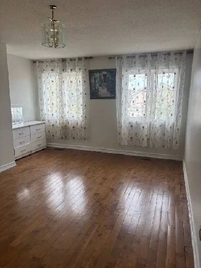 Spacious Private Rooms for Rent – Markham & Steeles
