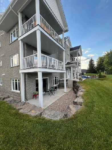 Grand 4 1/2 Rez de Jardin