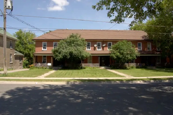 Quiet & Bright Upper 1-Bed near Del Crary Park & Trails