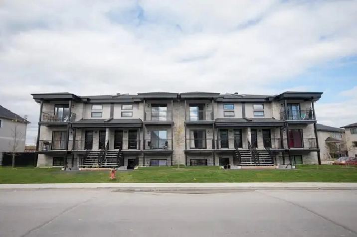 Condo 4 1/2 pour louer / 4 1/2 Condo for rent