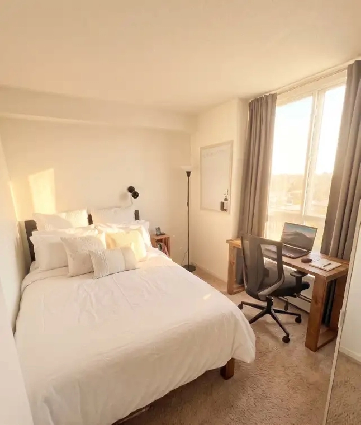 5 Mins to UCW! Move in Ready Fully Furnished Private Room