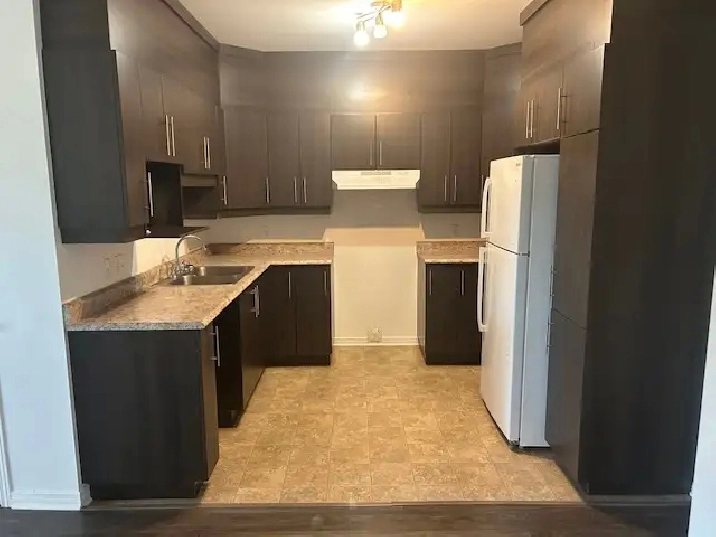 Condo 2 Chambre pour louer / 2 Bedroom Condo for rent