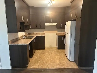 Condo 2 Chambre pour louer / 2 Bedroom Condo for rent